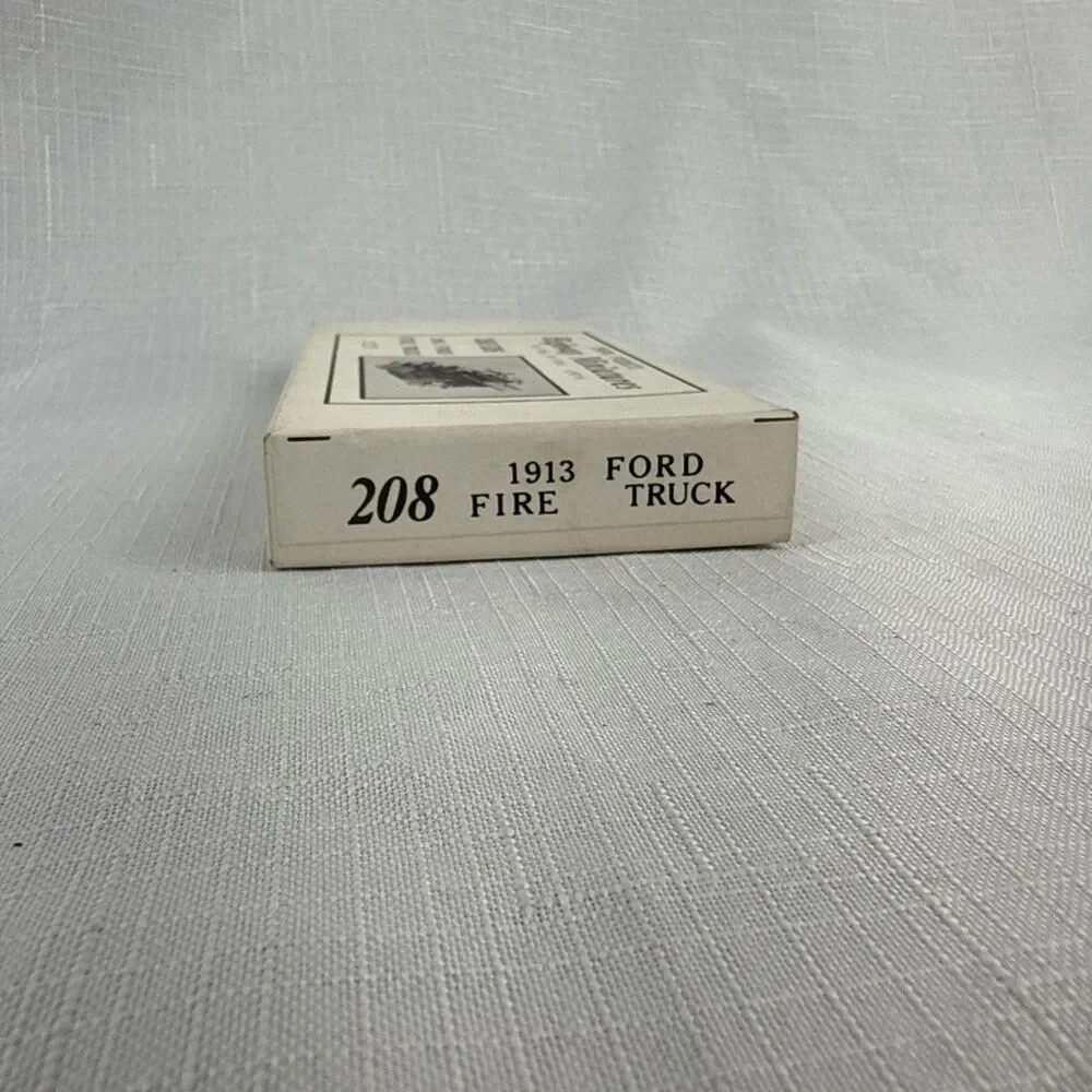 Highway Minatures 1:87 1913 Ford FIre Truck #208